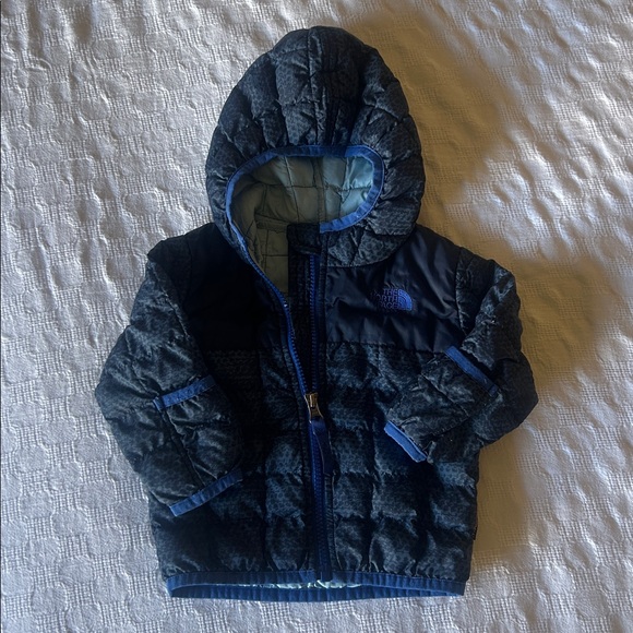 The North Face Baby Blue Thermoball Hooded Puffer Jacket - Picture 3 of 6